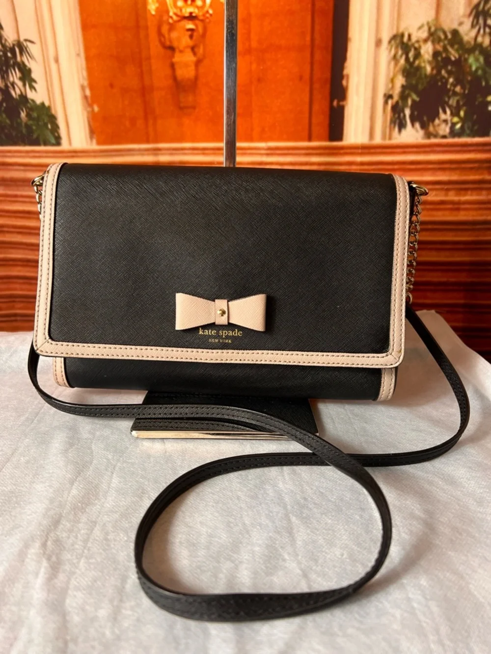 Kate Spade New York HAZEL COURT ALEK CROSSBODY, excellent condition